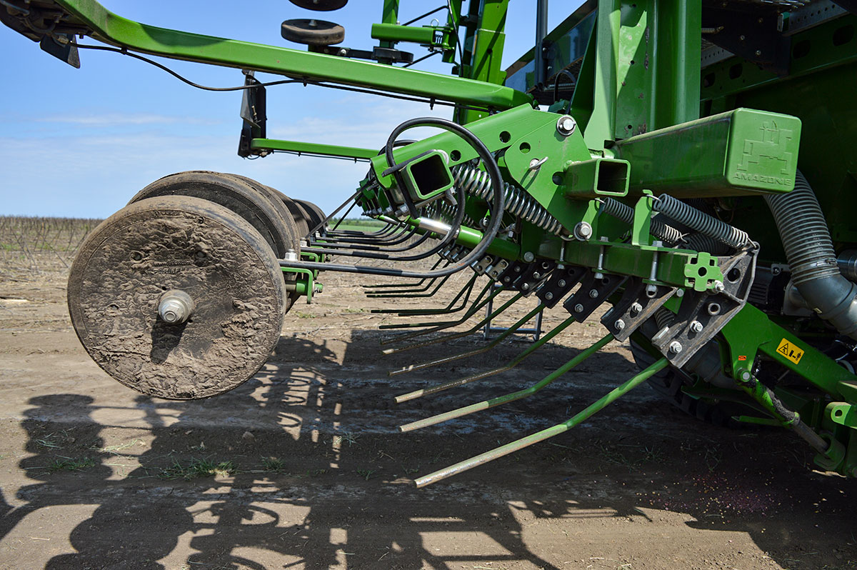 Органи фінішного обробітку - штригель та коток